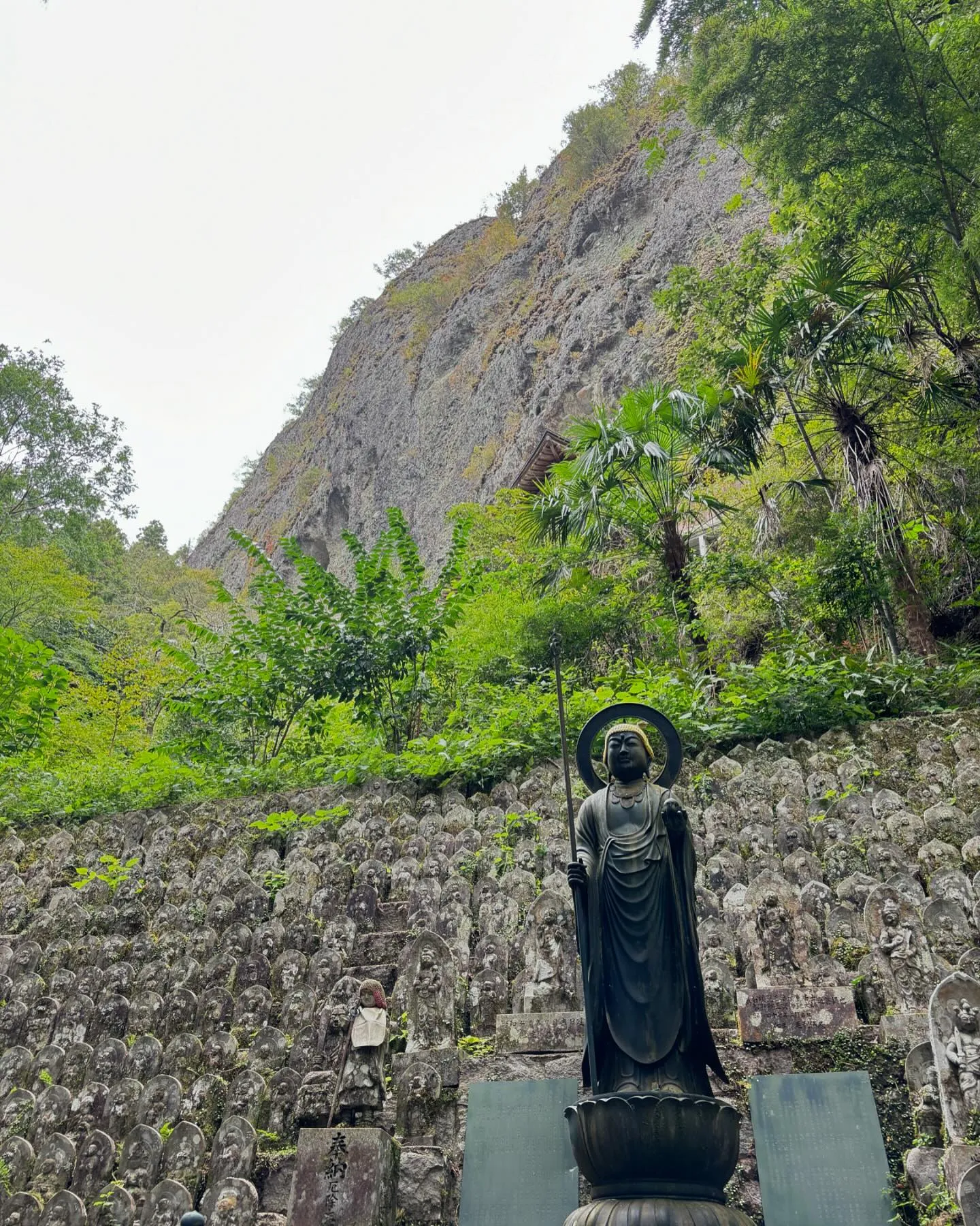 第45番札所『岩屋寺』膝が崩壊するほどの坂道でしたが神秘的で...